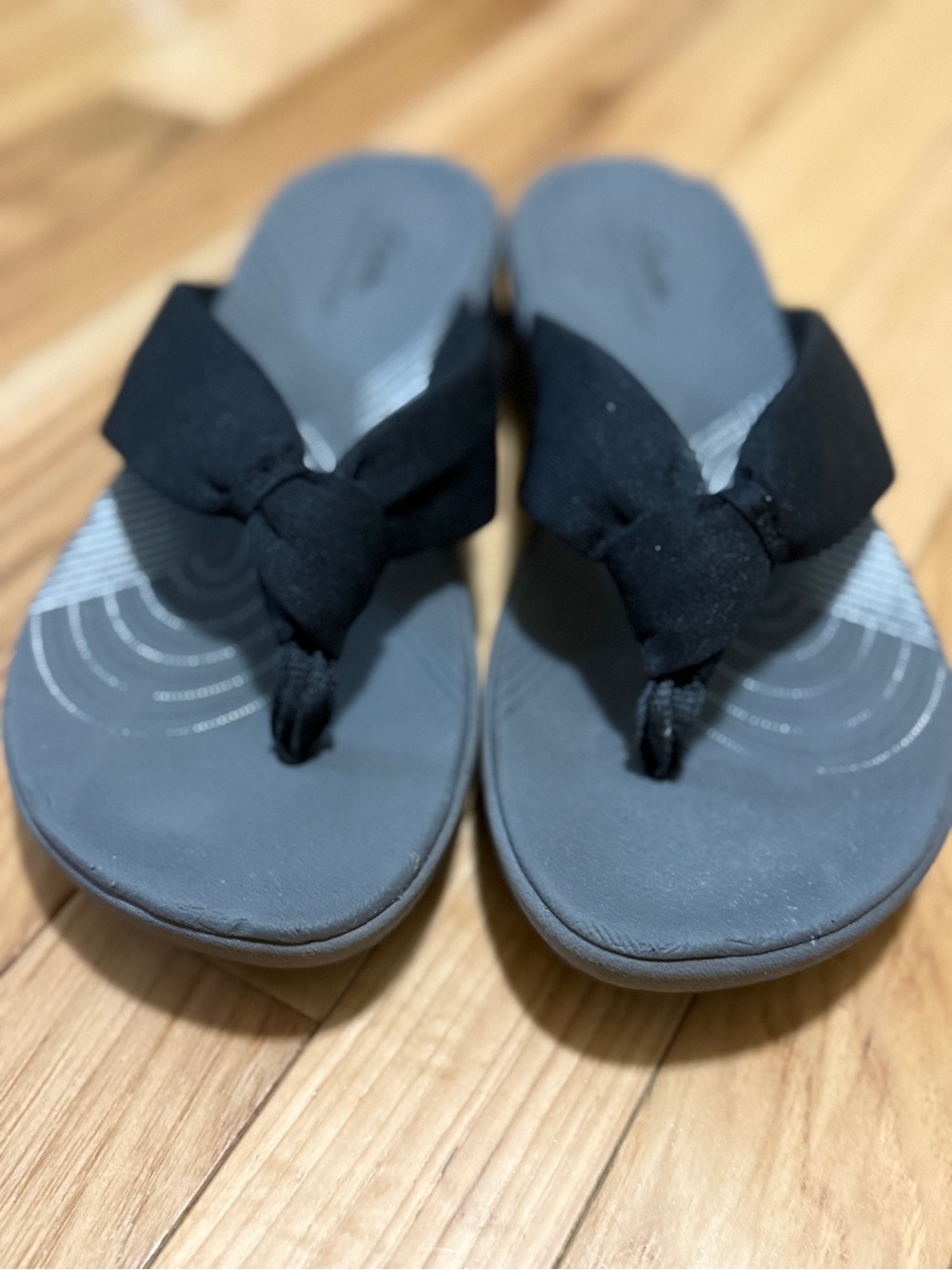Clarks Cloudsteppers Cushioned Thong Sandals Gray Black Women’s Size 7
